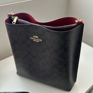 Mollie 22 Bucket Coach Bag